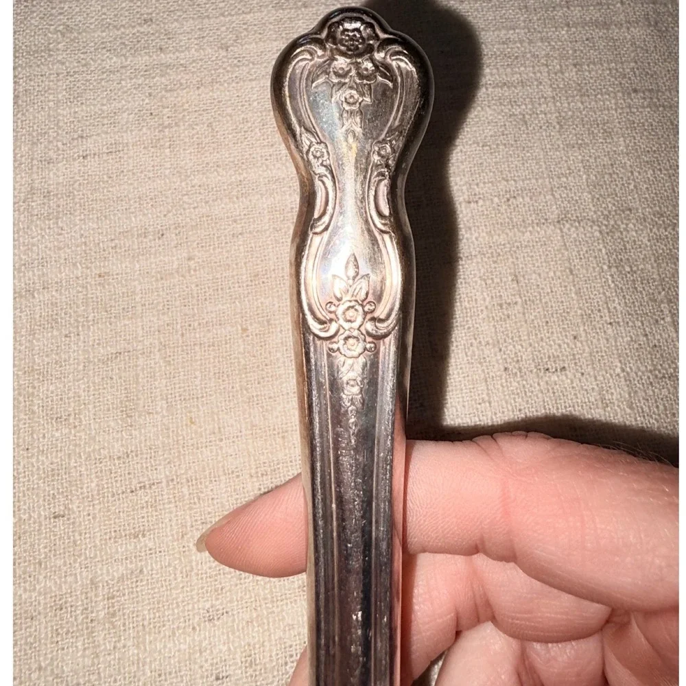 Vintage‎ Floral Scroll Silverplate Dinner Knives Set of 4 8.25